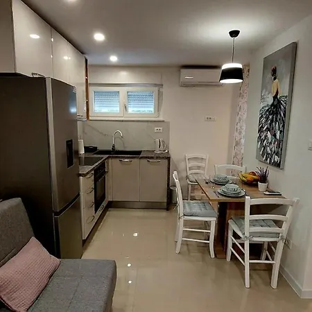 Apartament Lili Ka *